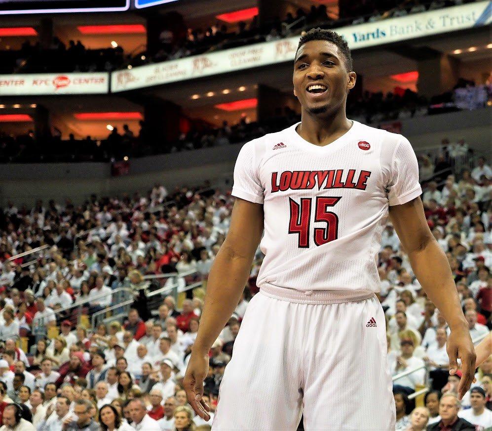 张女士持年 张女士持年