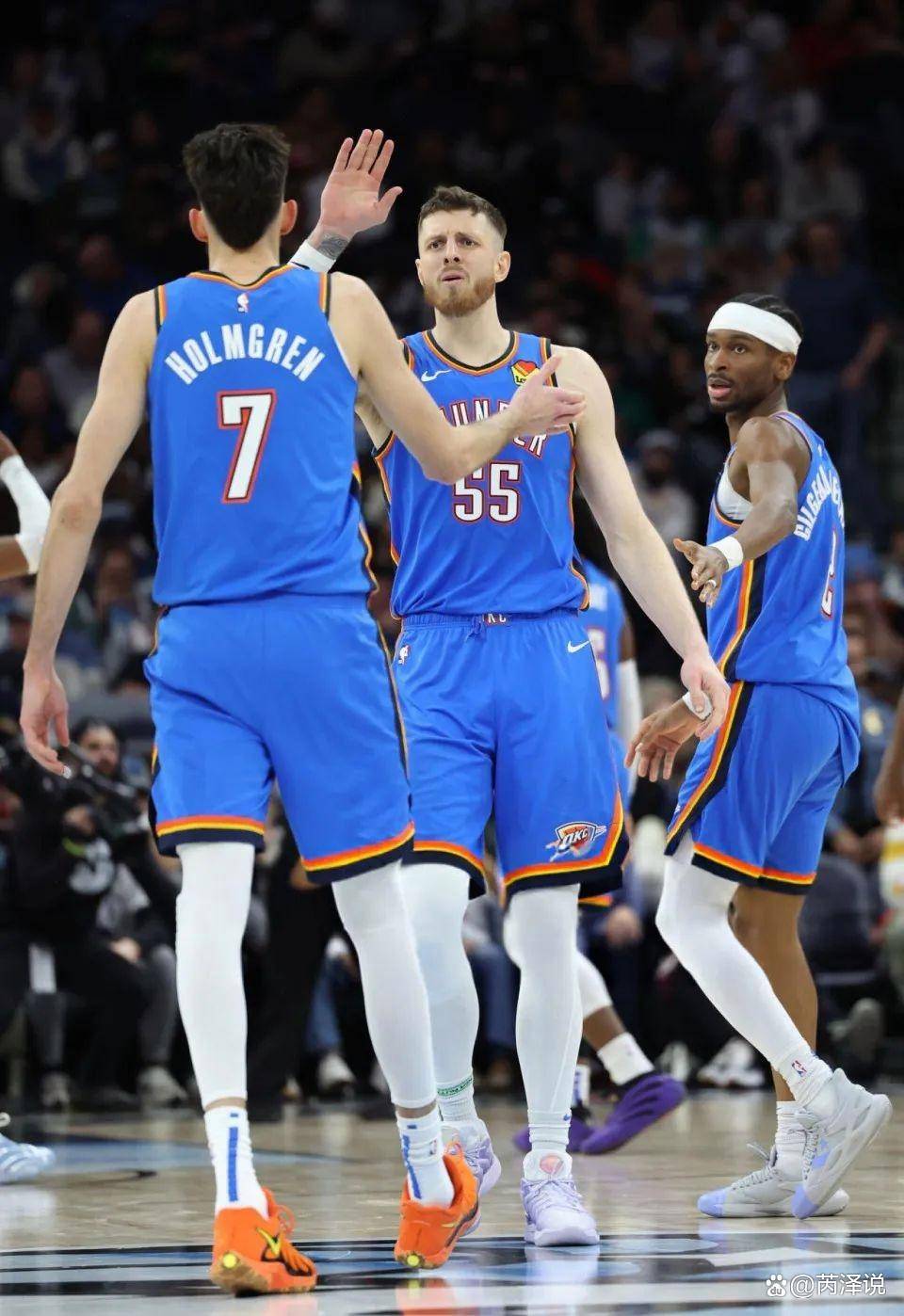 韩德森在两 韩德森在两